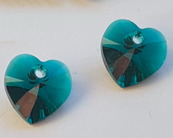  swarovski 6228 10mm emerald heart pendant 