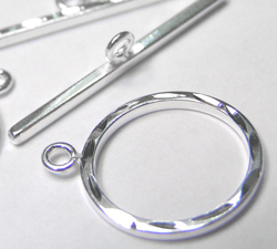  sterling silver 14mm diameter etched ring with matching 24mm bar toggle clasp 