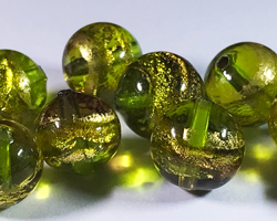  venetian murano bicolour fused peridot and amethyst glass with 24k banded gold foil 8mm round bead *** QUANTITY IN STOCK =35 *** 
