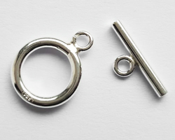  sterling silver 12mm diameter ring with 15mm bar toggle clasp set, stamped 925 on ring & on the bar (very unusual) and the attaching ring on the ring is *open* 