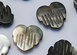  silver/black lip shell 12mm x 3mm heart bead 
