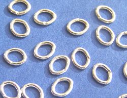  sterling silver 4.3mm x 3.5mm, 22ga (approx 0.64mm) oval open jump rings  (saw cut) (pp24) 