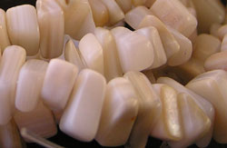  string of natural mother of pearl chip beads - total length 78cm (32 inch) 