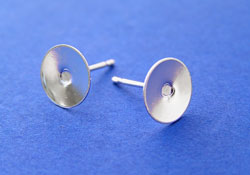  pair silver plated flat pad ear posts (no backs) - pad is 7.8mm diameter, post is 9mm (pp25prs) 