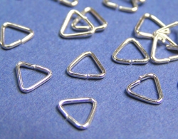  sterling silver 4.85mm, 0.64mm thick triangle open jump ring / bail 