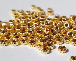  <4.3g/100> vermeil 3mm x 1.75mm corrugated rondelle bead, 1 micron plating for increased durability [vermeil is gold plated sterling silver] 