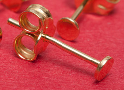  pair(s) vermeil flat pad ear posts and studs - pad is 2.6mm diameter, post is 11mm - butterflies included - both post and butterflies stamped 925 