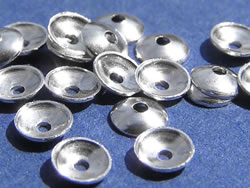  <2.3g/100> highly polished sterling silver 3mm x 1.5mm plain saucer beadcap, hole is 0.7mm, takes a 22 gauge pin 