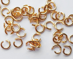  <4.3g/100> vermeil 3.4mm diameter, 19 gauge (approx 0.7mm) open jump ring, 1 micron plating for increased durability [vermeil is gold plated sterling silver] 
