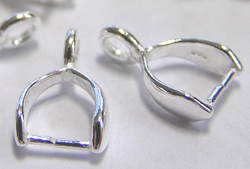  <22.2g/100> sterling silver stirrup bail, pinch to close - exceptional all-rounder - height 10mm, width 6.2mm, internal width 4.65mm, internal height 4.5mm, diameter of round wire central spike 0.63mm, closed top ring internal diameter 1.4mm 