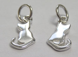 sterling silver, stamped 925, 12mm x 5mm very pretty, double sided, cat charm with attached 3.2mm internal diameter closed jumpring 