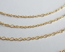  cm's - SOLD IN METRIC LENGTHS - vermeil loose 3+1 figaro chain - larger chain links are 2.5mm - chain weighs ~3.15g per meter, large links easily accept a 1mm ring/wire [vermeil is gold plated sterling silver] 