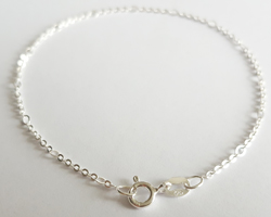  ready made sterling silver bracelet - 19 cm length - 9+1 slim figaro chain - larger chain links are 2mmx3mm - large links easily accept a 1.3mm ring/wire 