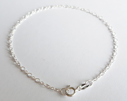  ready made sterling silver bracelet - 19cm length - 3+1 figaro chain - larger chain links are 2.5mm - large links easily accept a 1mm ring/wire 