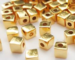 vermeil 3mm rounded edges cube bead, 1mm beadling hole